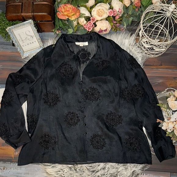 Elegant Black 100% Silk Floral Embellished Button-Up Blouse - Picture 2 of 9